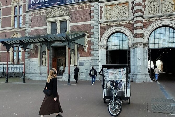 1 hour Amsterdam City Tour in Pedicab - Staalmeestersbrug and canal views that feel made for photos