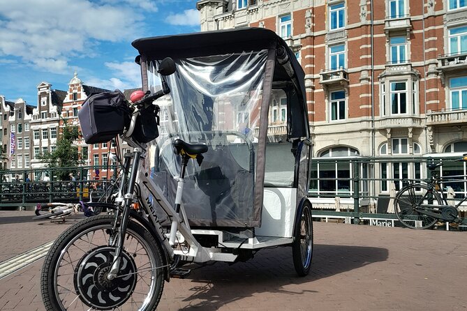 1 hour Amsterdam City Tour in Pedicab - Bloemenmarkt and Herengracht: the canal belt in motion