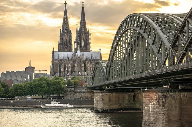 2 Countries in 1 Day: Cologne Day Tour from Amsterdam - Strolling the Rhine at Hohenzollern Bridge (and how to enjoy it)