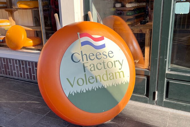 4h Private Tour from Ams to Volendam and Marken- Electric Car - Meeting at Amsterdam Centraal and the small-group advantage