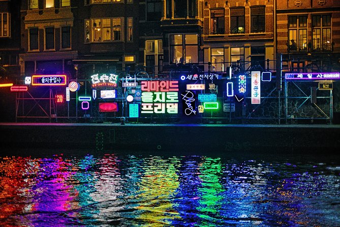 90-min Amsterdam Light Festival Tour - The onboard drinks: part of the comfort, not just a perk