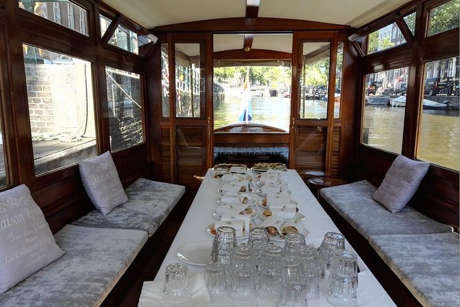 A unique experience! Semi private cruise. Authentic stylish boat! Book Leemstar! - Guides who make it feel personal: stories, humor, and names to remember