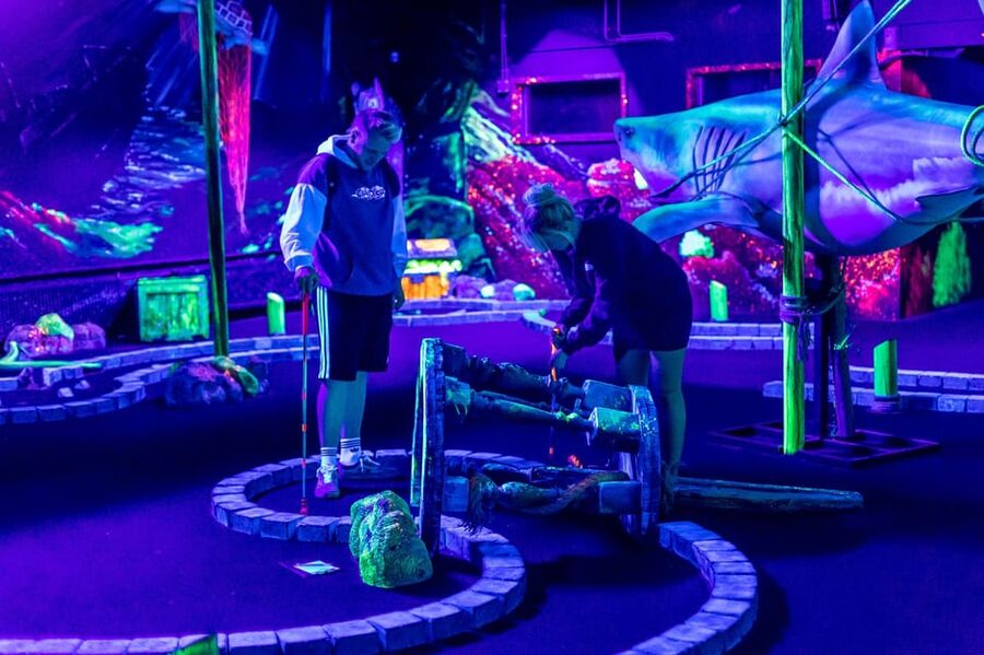 Aloha Amsterdam: 12-Hole Glow-in-the-Dark Mini-Golf - Pirates on Ships and Underwater: The Theming Flow