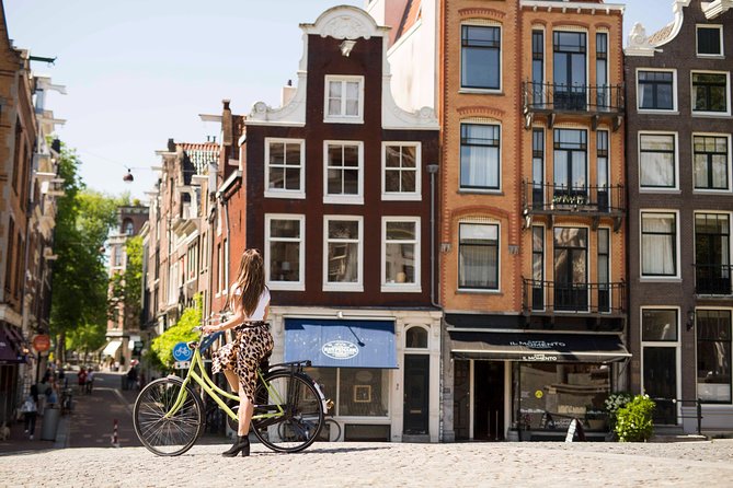 Amstagram Tour & Moco Experience - The Amstel river moment and the drunken houses look