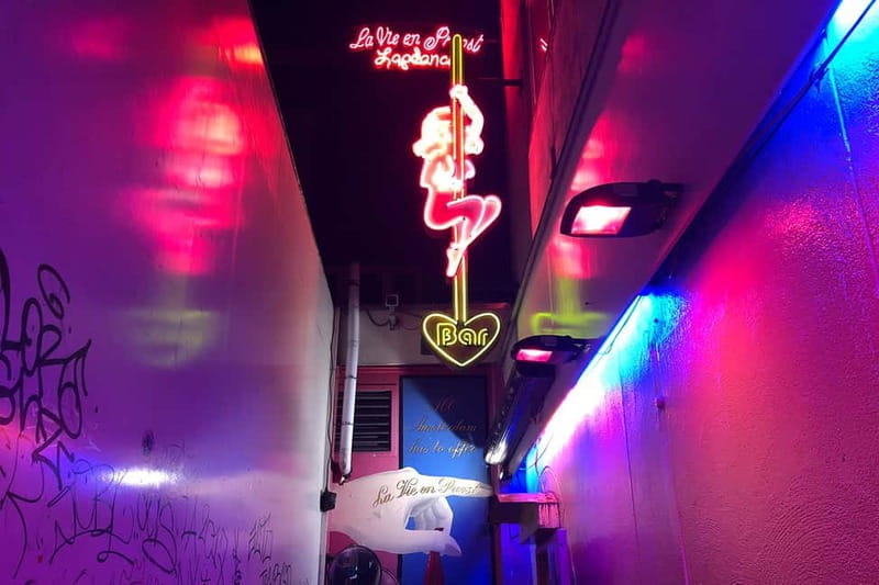 Amsterdam: 1,5-Hour Red Light District Tour - A 90-Minute Walk That Starts at Beursplein and Ends at De Wallen