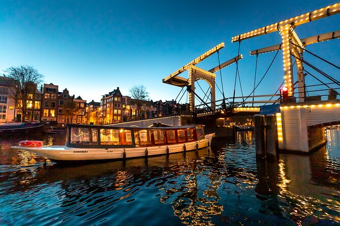 Amsterdam: 1-Hour Canal Cruise in the Evening - Passing the canal belt: UNESCO-level planning, seen from the water