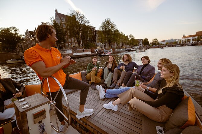Amsterdam: 1-Hour Canal Cruise in the Evening - Singel canal and the Flower Market: smaller details that matter