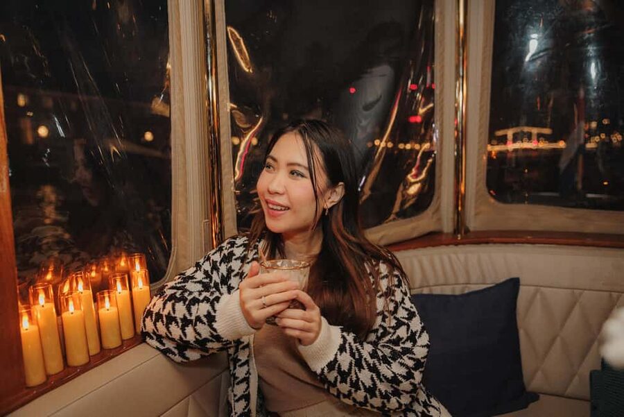 Amsterdam: 2-Hour Candle Light Cruise + Drinks & Snacks - What the Guide Adds: English Commentary While You Float