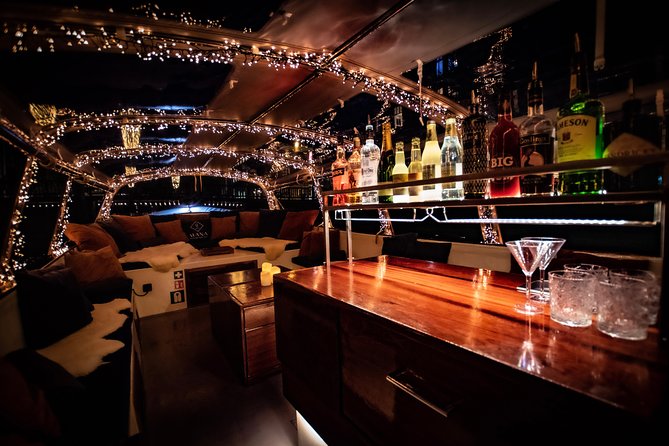 Amsterdam 2-Hour Evening Cruise With Live Guide and Bar - Nemo and Copper Details: A Modern Building With Distinct Character