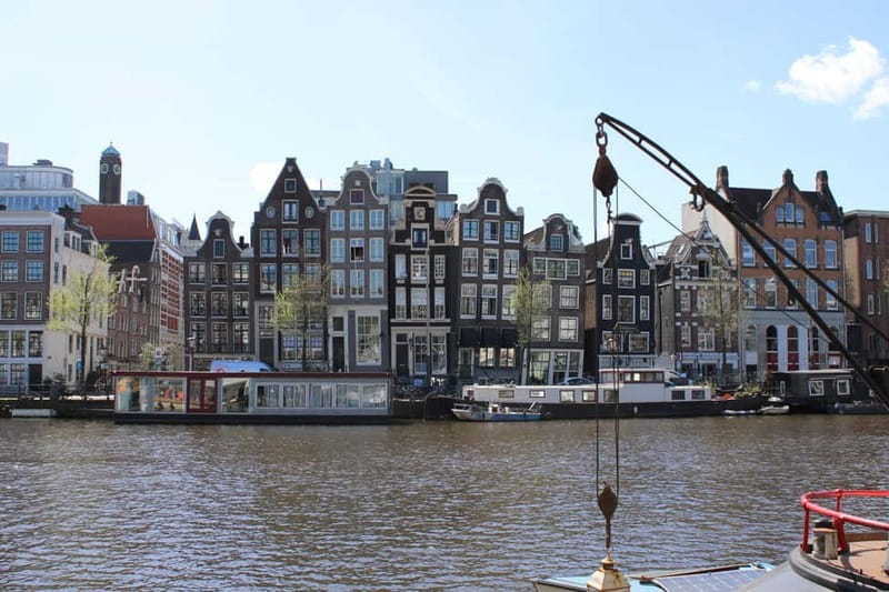 Amsterdam: 2-hour History & Culture tour with a Local - Begijnhof: tolerance you can feel in the quiet
