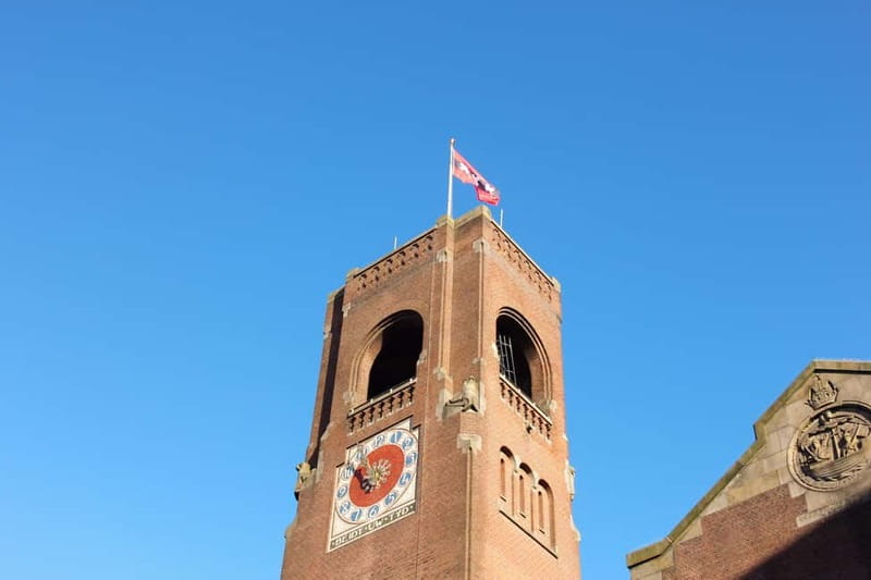 Amsterdam: 2-hour History & Culture tour with a Local - Nieuwmarkt Square and WWII: how the city absorbed shock