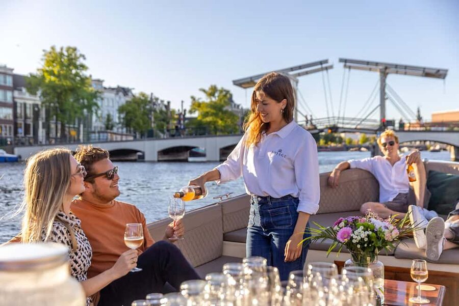 Amsterdam: 2-Hour Luxury Canal Cruise with Snacks & Drinks - Key Things I’d Watch For