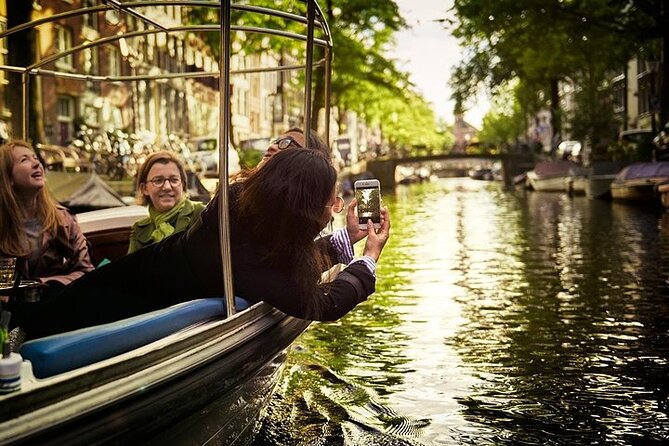 Amsterdam 2-hour Private Canal Cruise with Live Guide and Drinks - Meeting at Prinsengracht: Getting On Board Without a Headache