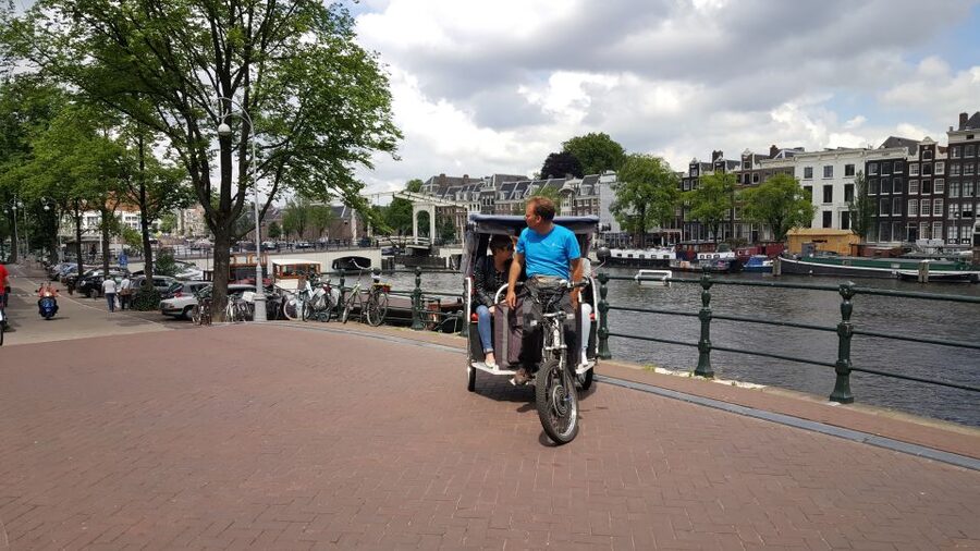 Amsterdam: 2-Hour Sightseeing Tour by Rickshaw - Your Guide Makes the Difference: Tailored Stops, Real Explanations, and Dutch/English