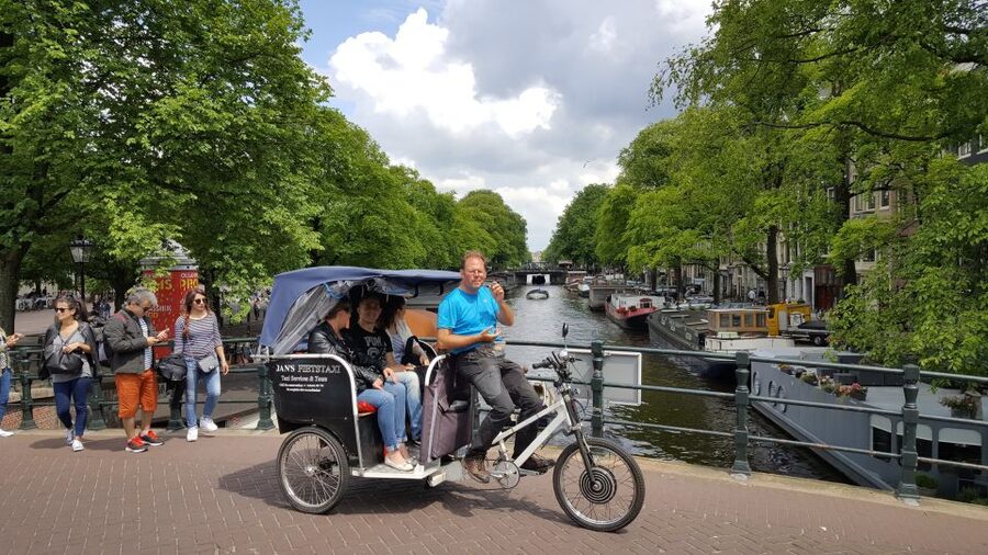 Amsterdam: 2-Hour Sightseeing Tour by Rickshaw - Price and Value for a $259 Private Tour (Up to Two People)