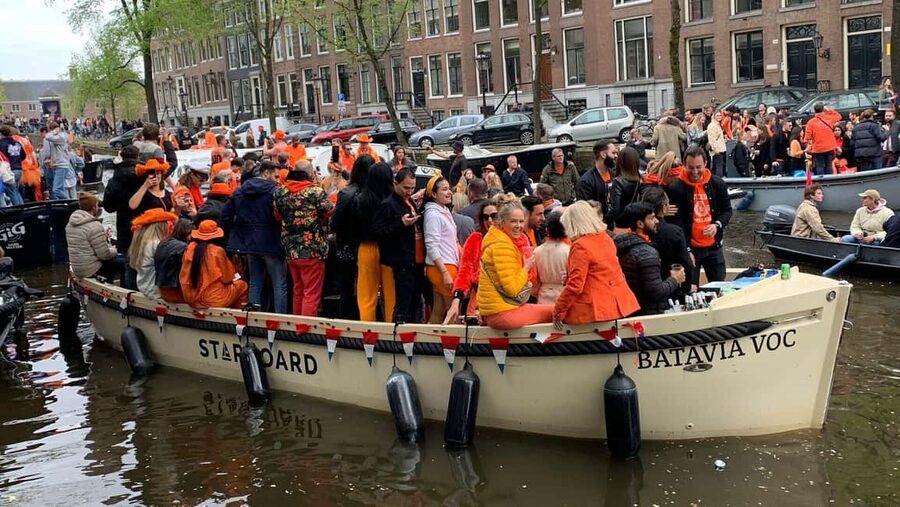 Amsterdam: 3 Hour Kings Day Boat Party with Unlimited Drinks - Why King’s Day on the canals feels different