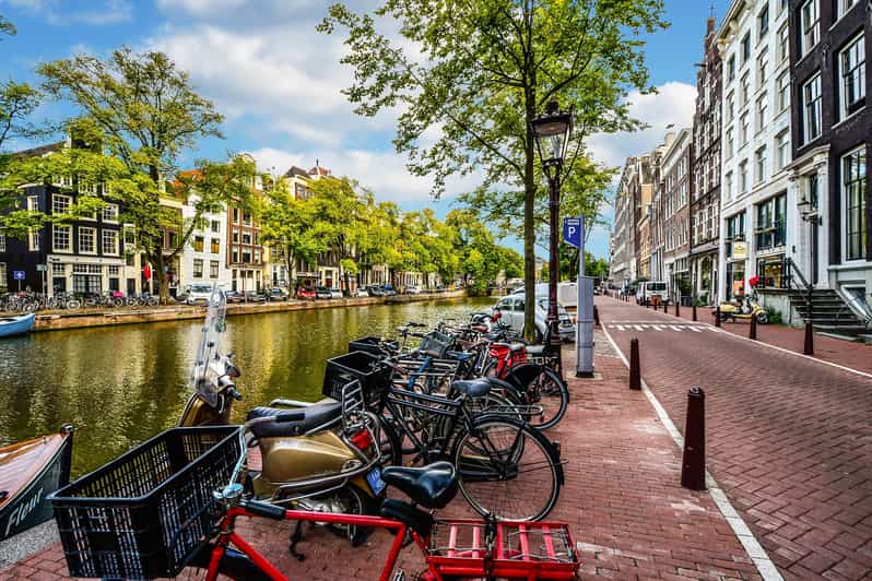 Amsterdam: 3-Hour Private Bike Tour of the City Center - Why a 3-hour private bike ride works so well in Amsterdam