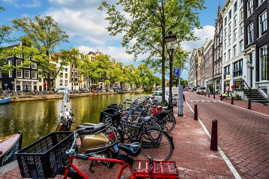 Amsterdam: 3-Hour Private Bike Tour of the City Center - Museum Quarter lanes: Rijksmuseum, Van Gogh Museum, and how museums fit in