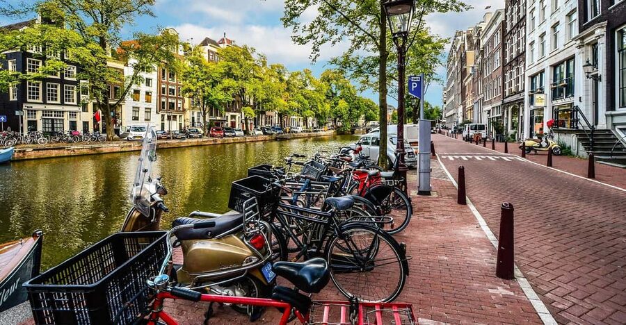 Amsterdam: 3-Hour Private Bike Tour of the City Center - Where you meet, and why the start matters