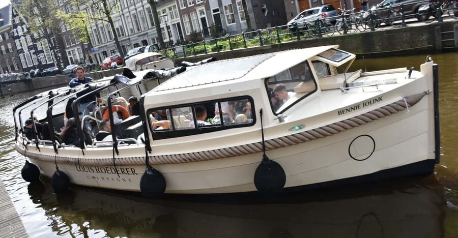 Amsterdam: 420 Smoke-Friendly Boat Tour - What actually happens during the cruise: board, smoke, music, views, return
