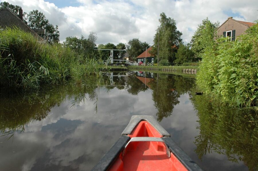 Amsterdam 5-Hour Guided Canoe Trip in the Wetlands - Why a wetlands canoe trip near Amsterdam feels different than a canal cruise