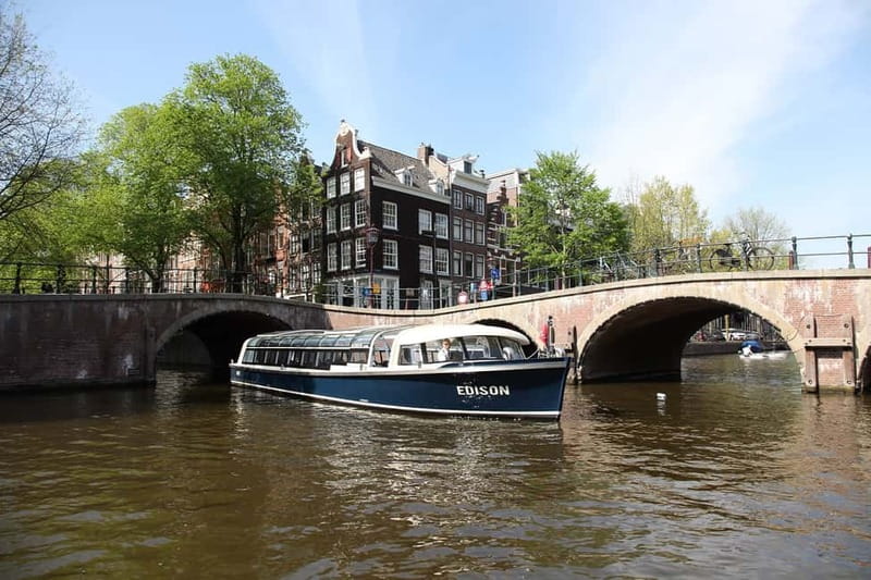 Amsterdam: 75 Minute City Canal Cruise with Audio Guide - Audio Guide in 19 Languages (and the Kids Fresh Water Pirate Story)