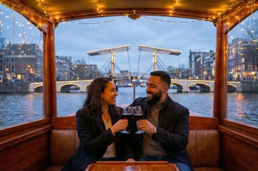 Amsterdam: 90 min Cruise with Local Guide & Unlimited Drinks - The practical vibe: small group, open boat, and a captain who talks like a local