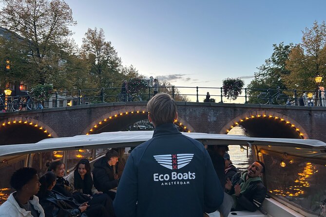 Amsterdam: 90 min Kings Day Boat Party with Unlimited Drinks - Drinks, music, and how the party stays fun (not chaotic)