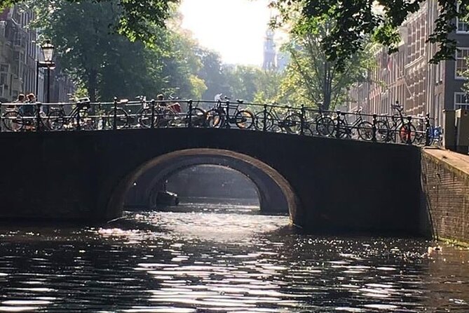 Amsterdam 90-min Private Canal Cruise with Live Guide and Drinks - How the Route Timing Works for Different Trip Styles