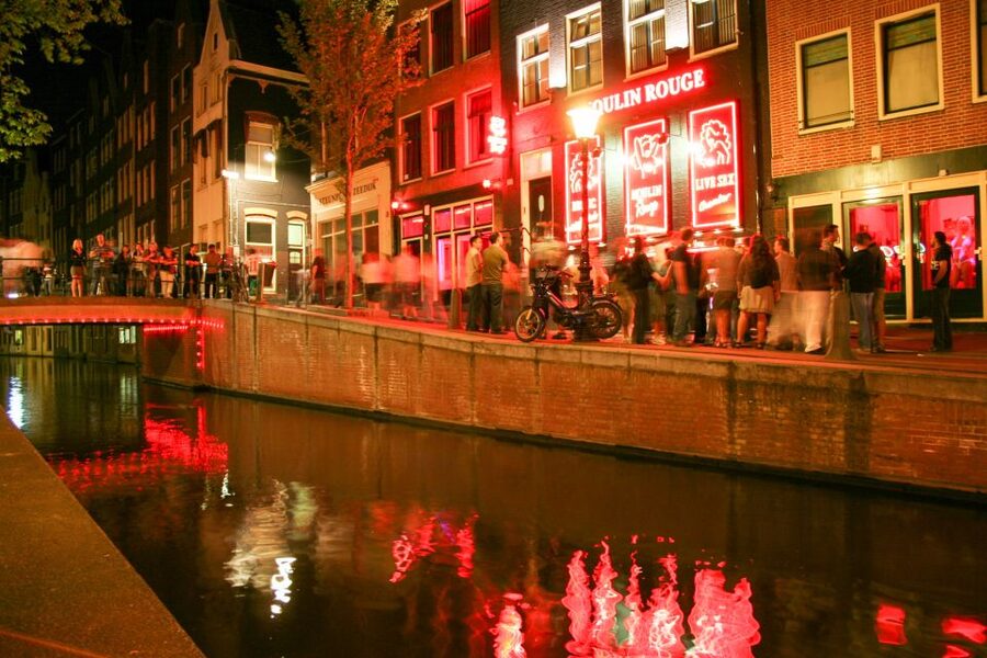 Amsterdam: After Dark Red Light District Tour - Why De Wallen Feels Different After Dark