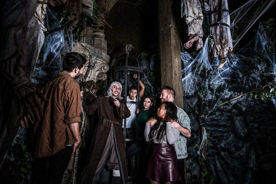 Amsterdam: Amsterdam Dungeon Entrance Ticket - Actor interaction: how the crowd scenes work (and why it feels personal)