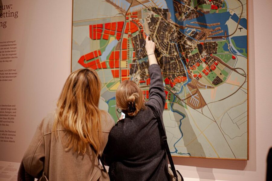 Amsterdam: Amsterdam Museum Entry Ticket - Skip-the-line entry plus an audio tour you can actually use