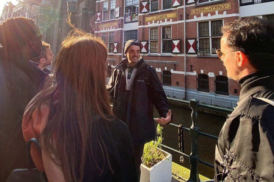 Amsterdam: Anne Frank Guided Small Group Walking Tour - Nieuwezijds Voorburgwal 120: turning streets into context