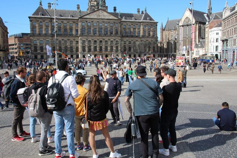 Amsterdam: Anne Frank Guided Small Group Walking Tour - Blauwburgwal: seeing Amsterdam’s Jewish history in the middle of it all