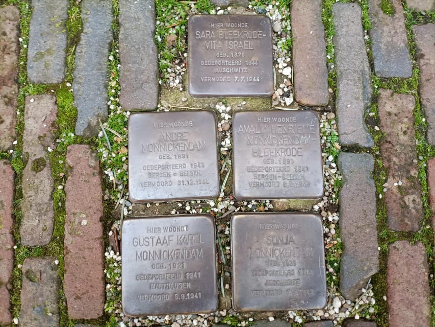 Amsterdam: Anne Frank Guided Small Group Walking Tour - Guides make or break it: what to expect from the storytelling