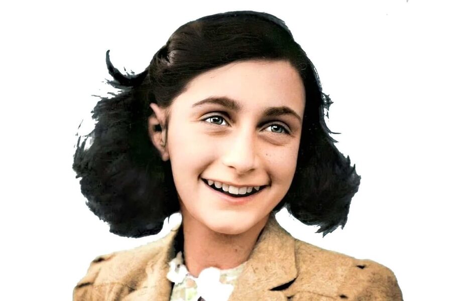 Amsterdam: Anne Frank Guided Small Group Walking Tour - Dam Square: a central stage for a darker turning point
