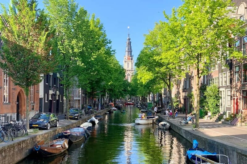 Amsterdam: Anne Frank Guided Walking Tour in DE/EN/IT/ES - Finding De Waag: start where Nieuwmarkt feels historic