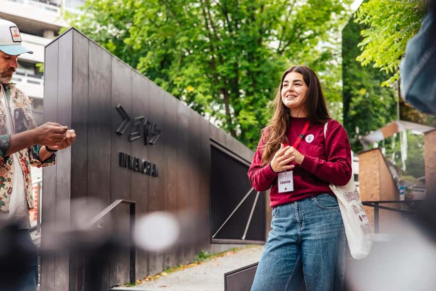 Amsterdam: Anne Frank Guided Walking Tour in DE/EN/IT/ES - The Jewish Quarter route: from wealth, to persecution, to memory