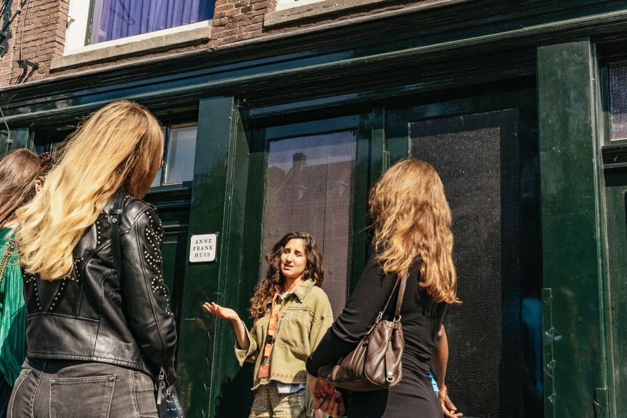 Amsterdam Anne Frank: Small-Group Walking Tour & Local Guide - Meeting Points, Route Flow, and What a Small Group Actually Changes