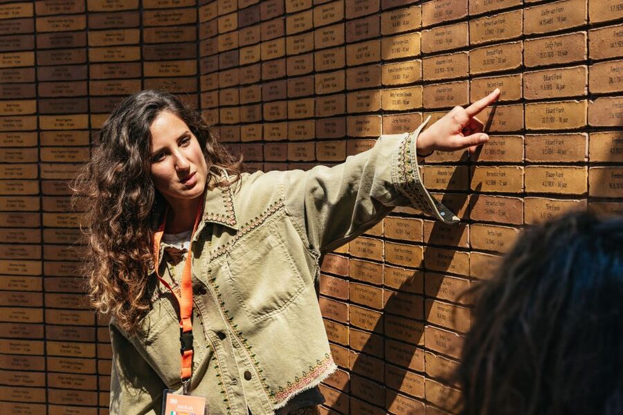 Amsterdam Anne Frank: Small-Group Walking Tour & Local Guide - Anne Frank, Her Diary, and the Family Story You Actually Remember
