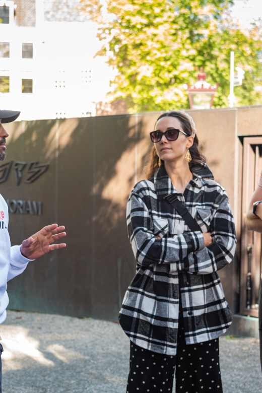 Amsterdam: Anne Frank Walking Tour - Starting at Waterlooplein: The Neighborhood Sets the Tone
