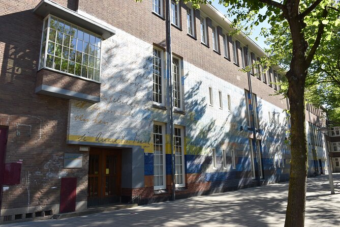 Amsterdam: Anne Frank Walking tour - Discover Her Story - Rooseveltlaan 62: the bookstore and the diary moment