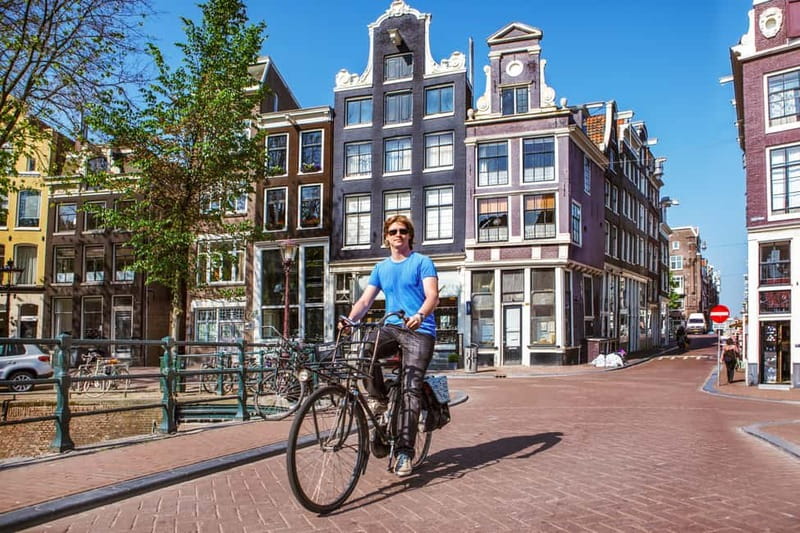 Amsterdam:: Bike Rental with Free Self-Guided Tour - The bike setup: geared, practical, and ready for breaks