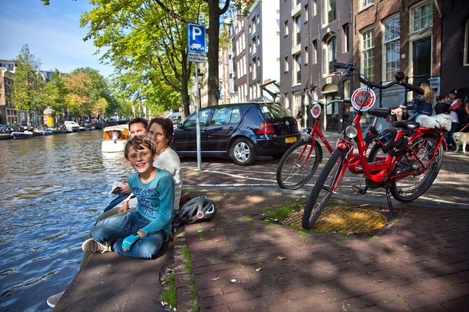 Amsterdam: Bike Rental - Picking up your bike at A-Bike Rental & Tours (Rembrandt Square)