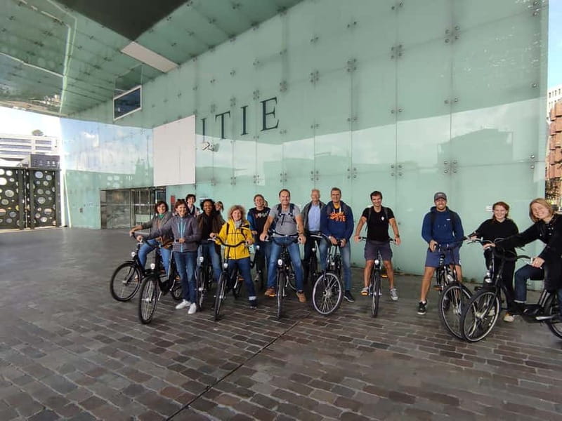 Amsterdam bike tour with a French-speaking guide local! - The 2.5-hour route: from museum sights to canal-ring stories
