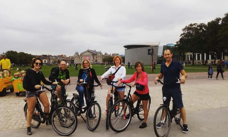 Amsterdam bike tour with a French-speaking guide local! - Meeting at IJdok 47: get on the bike, not stuck in the crowd
