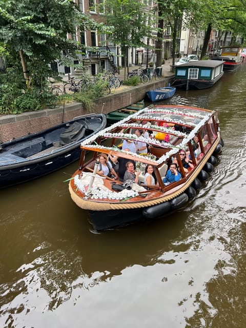 Amsterdam: Boat Tour with Optional Unlimited Drinks - Why a 45-Minute Canal Cruise Feels Like a Night Out