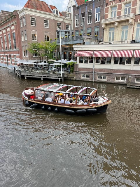 Amsterdam: Boat Tour with Optional Unlimited Drinks - Meeting in the Canal by Oudezijds Voorburgwal (and Finding Enterprise)