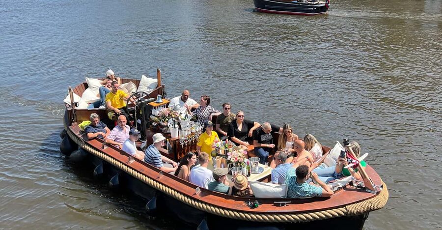 Amsterdam: Boat Tour with Optional Unlimited Drinks - Disco Lights and Nighttime Amsterdam: The Vibe You’re Buying