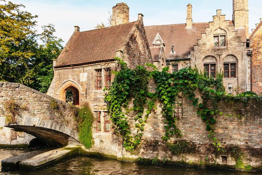 Amsterdam: Brussels & Bruges w/ Optional Chocolate Tasting - Manneken Pis, Tintin mural, and Mont des Arts: details that make the day feel lived-in